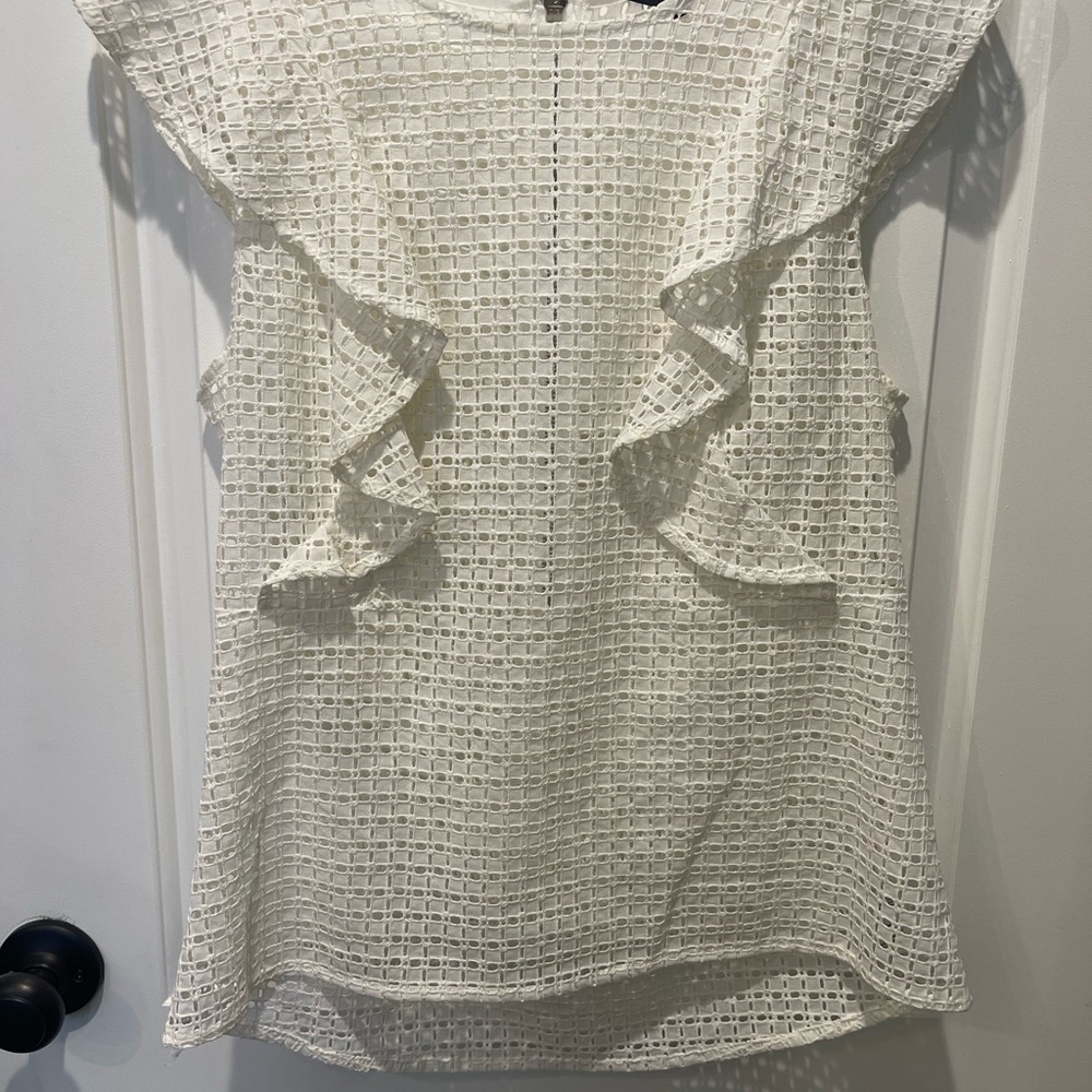 Joe’s Collection Cream Ruffled Sleeveless Blouse.     0012